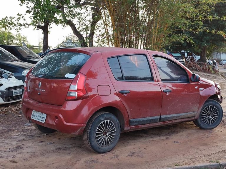 Polícia recupera carro roubado durante ação no Coroadinho