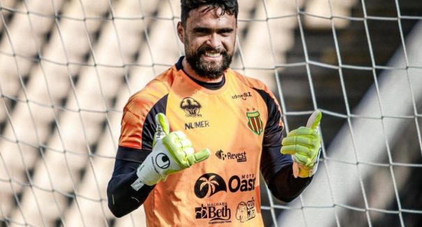 Sampaio deve ter três novidades em partida de despedida da Série B contra o Oeste