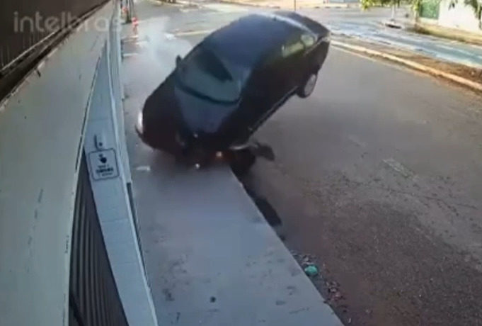 Vídeo: Motociclista morre em acidente próximo ao Terminal da Cohab
