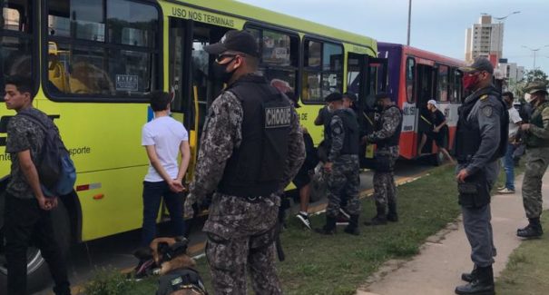 Polícia Militar realiza abordagens para reprimir o crime na capital maranhense