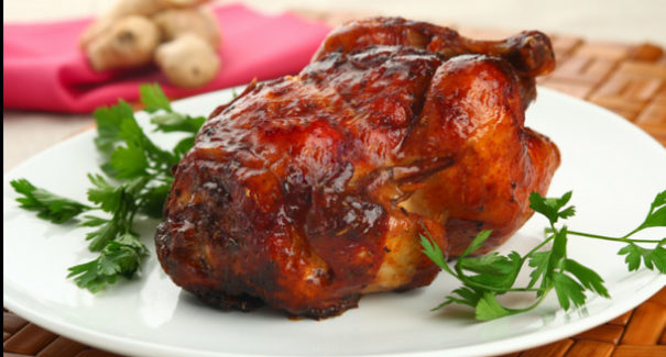 Aprenda a cozinhar galeto assado no forno para os almoços de domingo