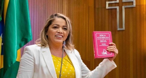 Lei que diminuía pena de presos que liam a Bíblia é suspensa pela Justiça