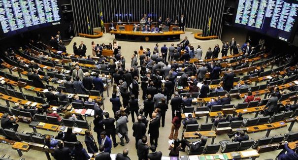 Reforma tributária adiada para março