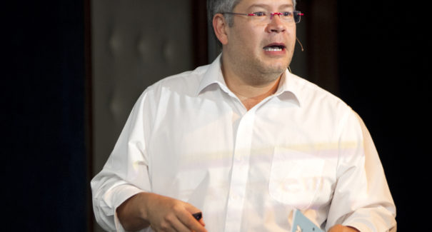 “Tá na hora de você transformar sua paixão em fonte de renda”, diz autor