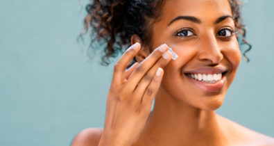 Skin care: Confira passos de cuidados com a pele antes de dormir