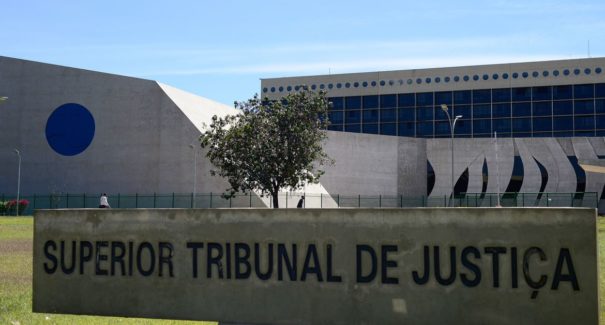 Não é preciso nudez para caracterizar exposição de menor, decide STJ