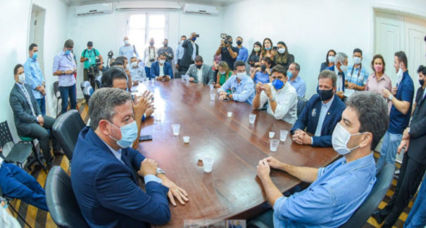 O deputado Arthur Lira visita o governador Brandão e o Prefeito Eduardo Braide