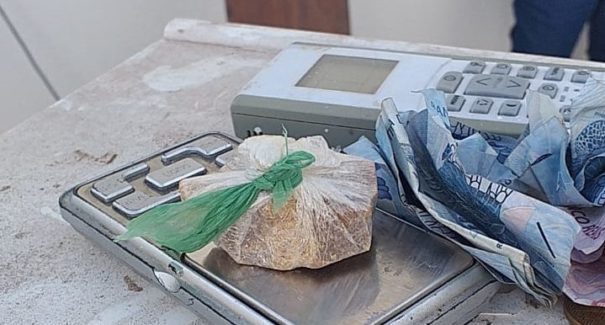 Suspeito de vender drogas na própria residência é preso em Paço do Lumiar