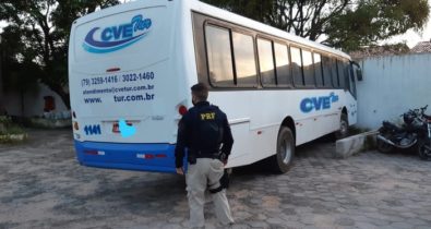 PRF apreende ônibus com suspeita de clone na BR-135