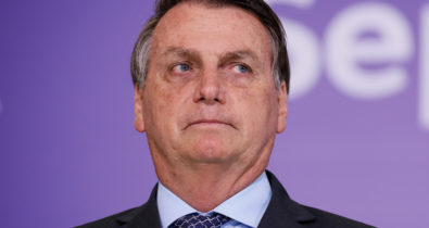 Governadores devem custear o auxílio se “fecharem” os estados, diz Bolsonaro