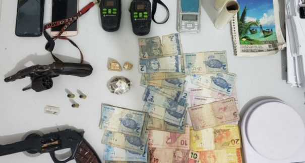 Presos dois suspeitos de cometerem tráfico de drogas em Rosário