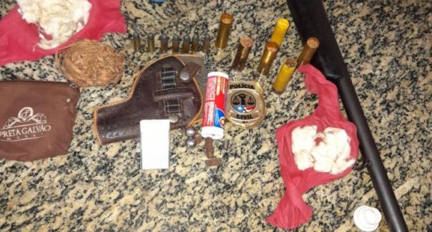 Espingarda é apreendida em residência de homem em Santa Luzia