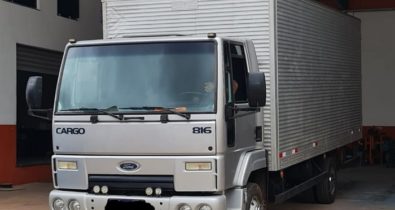 Polícia recupera caminhão roubado em estacionamento de supermercado de São Luís