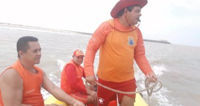 Prefeitura faz patrulhamento com bote na orla da Ponta d’Areia