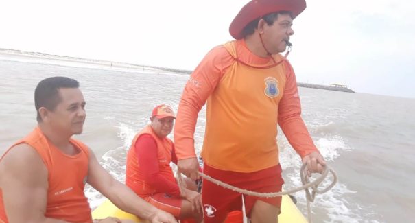 Prefeitura faz patrulhamento com bote na orla da Ponta d’Areia