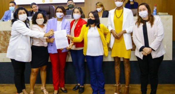 Câmara aprova proposta e cria Frente Parlamentar para Mulheres