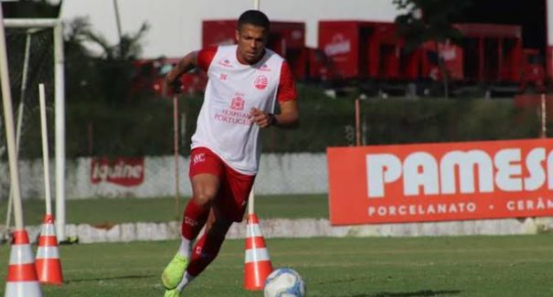 Sampaio acerta empréstimo de lateral-esquerdo do Náutico