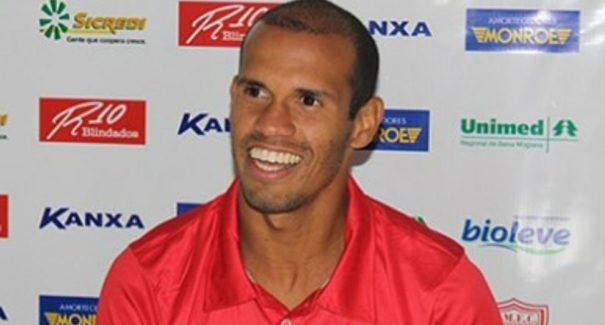 Reforçando a defesa, Sampaio fecha contratação de lateral-direito