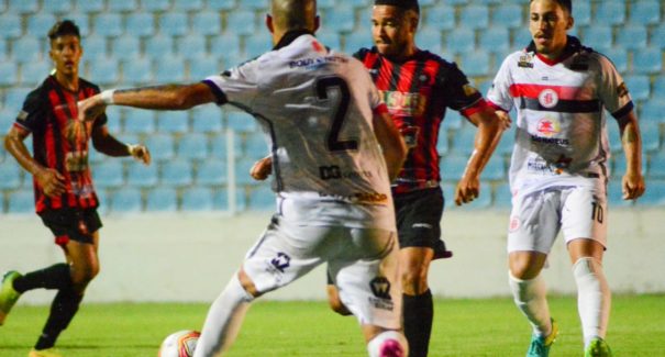 Em jogo com atraso de 40 minutos, Moto Club supera Juventude e segue 100% no Estadual