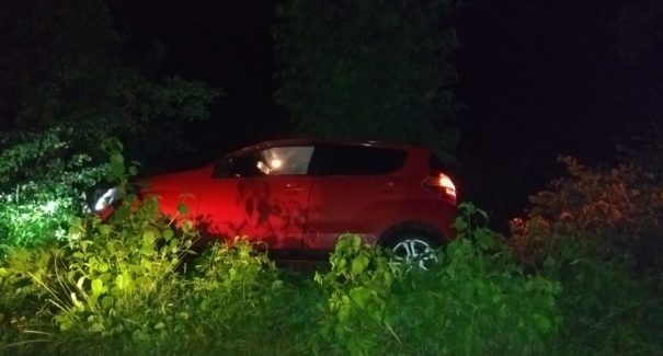 Dois homens são suspeitos de assaltar veículo em Vargem Grande