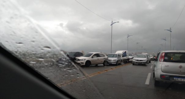 VÍDEO: Acidente envolvendo vários carros na Ponte Bandeira Tribuzzi