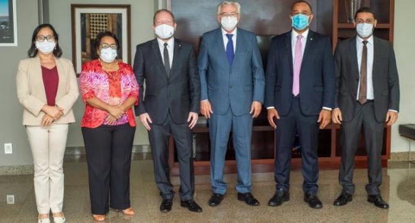 Partidos oficializam três blocos parlamentares na Assembleia