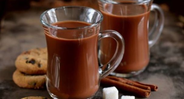 Confira 3 bebidas quentinhas que caem bem no clima chuvoso