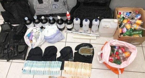 Polícia estoura fábrica de loló no bairro da Liberdade