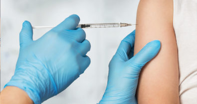 Vacina de Oxford/AstraZeneca será testada em crianças