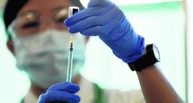 Institutos começam a estudar terceira dose para melhorar a eficácia da vacina