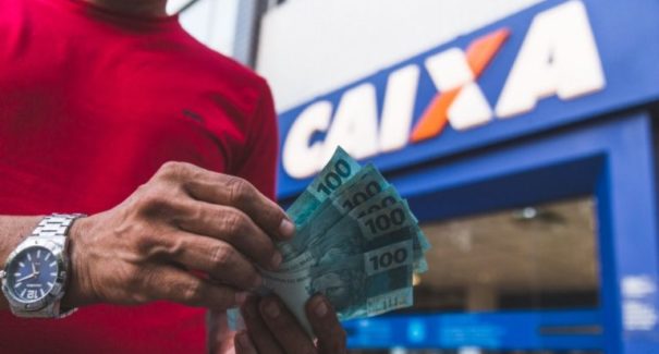 Caixa paga 6ª parcela do auxílio emergencial a nascidos em abril