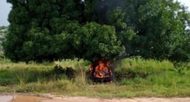 Dois corpos são encontrados carbonizados dentro de um carro em Imperatriz