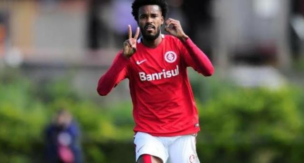 Sampaio contrata atacante com passagens por São Paulo, Grêmio e Internacional