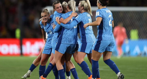 Inglaterra vence a Austrália e vai decidir o título contra a Espanha