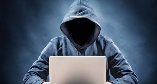 Entenda o PL que configura stalking como crime se for sancionado por Bolsonaro