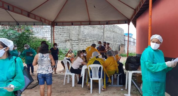 Vaquinha virtual para ajudar profissionais do sexo
