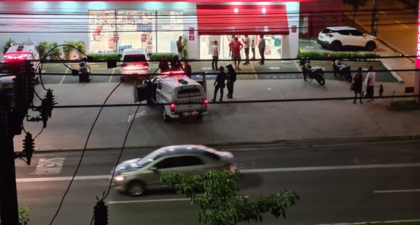 VÍDEO: Polícia prende três suspeitos durante tentativa de assalto em drogaria