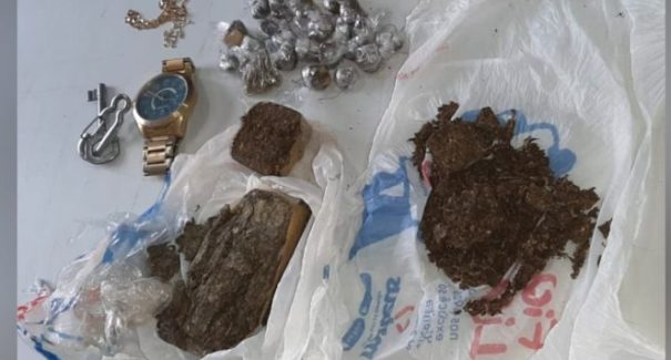 Duas pessoas são presas por tráfico de drogas no bairro João de Deus