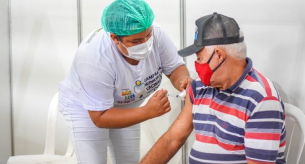 São Luís começa a aplicar 4ª dose contra a Covid-19 em pessoas acima de 80 anos