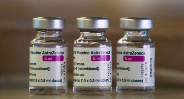 Fiocruz recebe nova remessa de insumo para produção de vacina