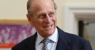 Aos 99 anos, morre príncipe Philip, marido da Rainha Elizabeth II
