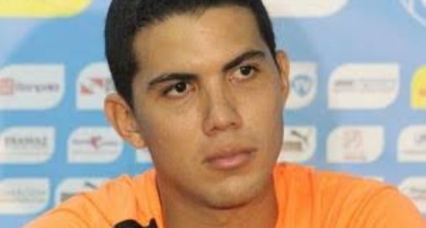 Moto Club contrata zagueiro e chega a quatro reforços para sequência da temporada