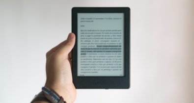 Confira as vantagens e desvantagens de ler num leitor digital