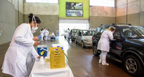 Vacina em ritmo lento pode afetar economia, alerta relatório da IFI