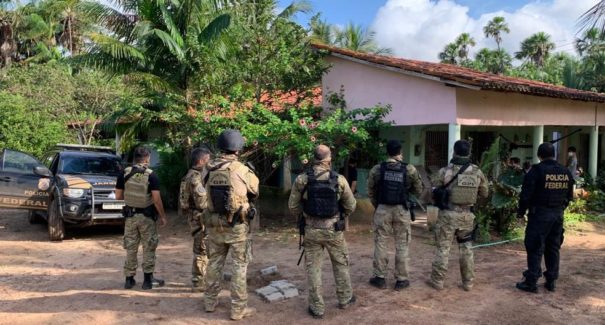 PF cumpre mandados em operação de combate ao contrabando de cigarros