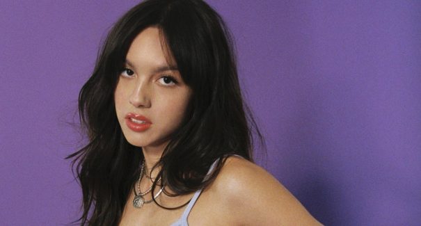Olivia Rodrigo lança seu primeiro álbum ‘SOUR’