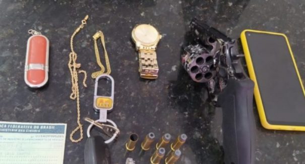 Dois homens são presos após assalto na Avenida dos Africanos
