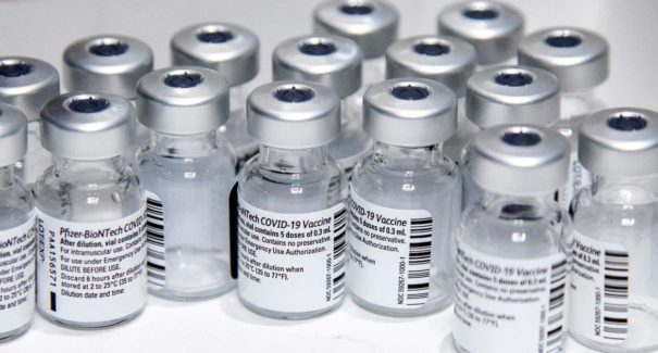 Covid-19: Brasil recebe 527 mil novas doses de vacina da Pfizer