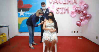 Governo vacina primeira grávida contra covid-19 no estado