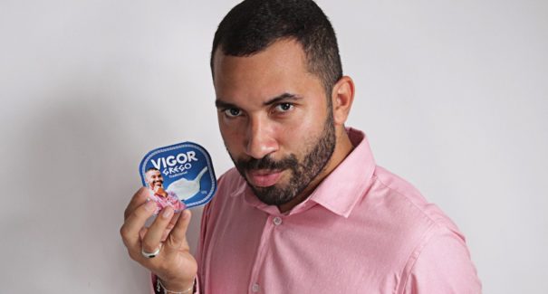 Gil vira garoto-propaganda de marca de laticínios e se consagra como “Gil da Vigor”